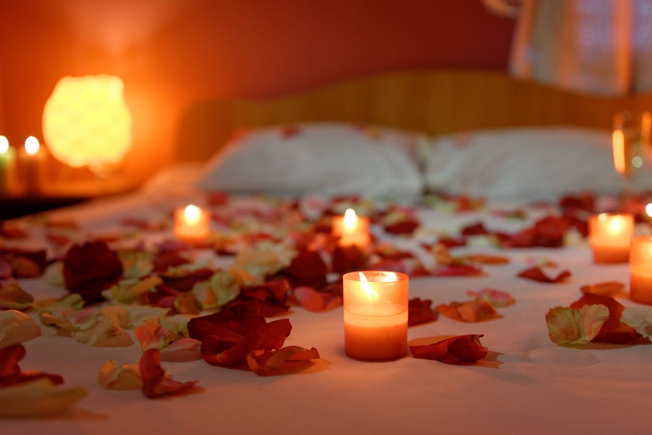 bougie sur un lit